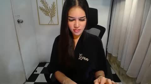 Snapshot of hotfoxxygwen69 chatting on February 8, 9:03 am GWEN online show from February 8, 9:03 am