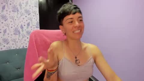 Snapshot of hothannah_ chatting on October 8, 2:16 am hannah online show from October 8, 2:16 am