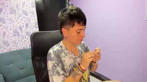 Snapshot of hothannah_ chatting on October 23, 2:17 am hannah online show from October 23, 2:17 am