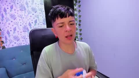 Snapshot of hothannah_ chatting on September 19, 2:43 am hannah online show from September 19, 2:43 am