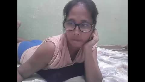 hotladypinay32 online show from September 13, 4:53 am