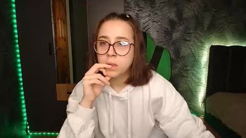 hotmariella online show from February 15, 12:11 pm