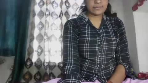 lola online show from December 4, 7:39 am