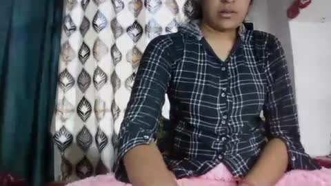 lola online show from December 15, 7:46 am
