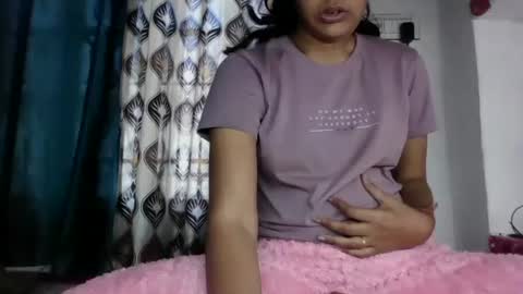 lola online show from January 4, 8:49 am