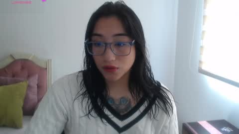 Snapshot of hottbee1 chatting on December 5, 4:01 pm AMY online show from December 5, 4:01 pm
