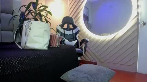 Snapshot of hottie_mine_ chatting on February 23, 7:34 pm 2pm - 9pm GMT-5 online show from February 23, 7:34 pm