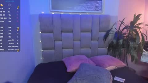 Snapshot of hottie_mine_ chatting on February 5, 7:53 pm 2pm - 9pm GMT-5 online show from February 5, 7:53 pm