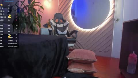 Snapshot of hottie_mine_ chatting on February 9, 7:30 pm 2pm - 9pm GMT-5 online show from February 9, 7:30 pm