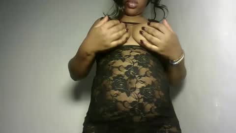 hotty_lora889 online show from November 4, 8:25 pm