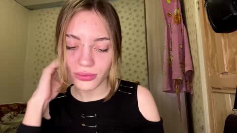 hsiuscherich online show from November 25, 10:39 am