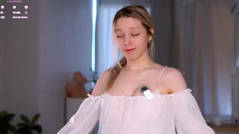 Anna online show from March 19, 3:33 am