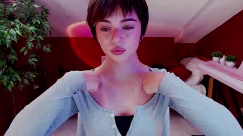 Snapshot of hypequeen_ chatting on September 10, 1:44 pm Julia online show from September 10, 1:44 pm