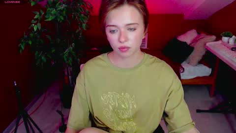 Snapshot of hypequeen_ chatting on October 11, 9:39 pm Julia online show from October 11, 9:39 pm