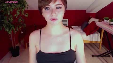 Snapshot of hypequeen_ chatting on September 14, 6:17 pm Julia online show from September 14, 6:17 pm