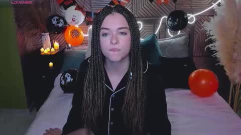 Snapshot of hypequeen_ chatting on October 19, 9:39 pm Julia online show from October 19, 9:39 pm