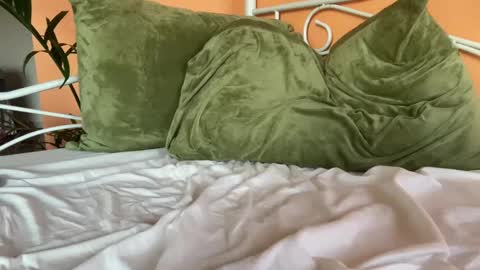 Olive online show from October 18, 12:14 am