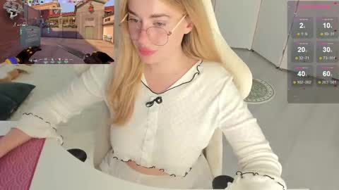 HiI am  EvaPVT is open  online show from October 13, 11:13 am