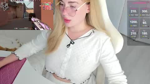 HiI am  EvaPVT is open  online show from October 10, 3:17 pm