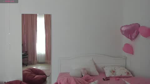 Cassie  STREAMS HERE EVERYDAY online show from June 30, 12:15 pm