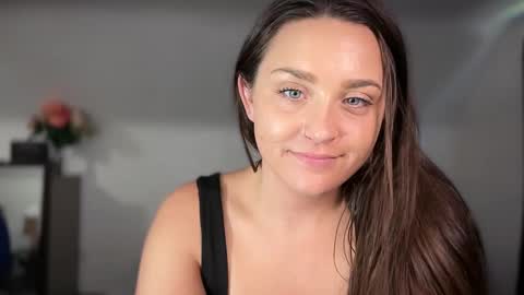 Snapshot of iamcrystalann chatting on October 18, 5:37 pm Crystal online show from October 18, 5:37 pm