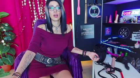 Snapshot of iammistressk chatting on January 24, 11:15 am Mistress K online show from January 24, 11:15 am