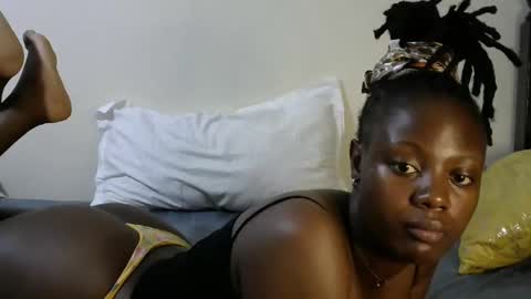 Snapshot of iampolca chatting on February 6, 5:03 am iampolca online show from February 6, 5:03 am