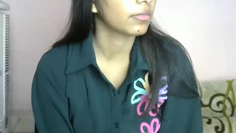 iamHotTaara online show from December 24, 10:33 am