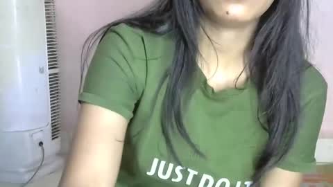 iamHotTaara online show from January 3, 10:52 am