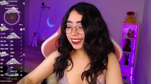Snapshot of iamveroo chatting on December 11, 3:24 am Veronica NDEPENT MODEL online show from December 11, 3:24 am