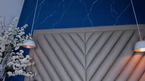 ibbie_ online show from October 14, 12:30 pm