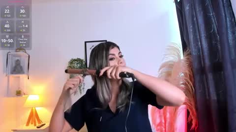 Snapshot of ice_y_abigail chatting on October 13, 12:19 pm ice_y_abigail online show from October 13, 12:19 pm