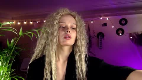 Nina online show from January 7, 11:52 pm