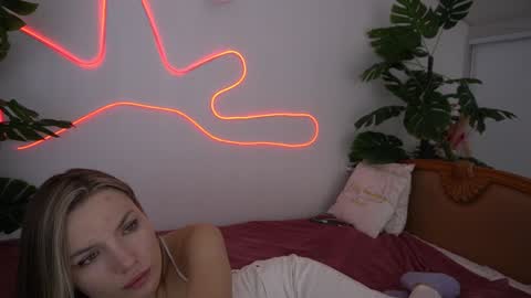 Danielle online show from December 7, 2:13 pm