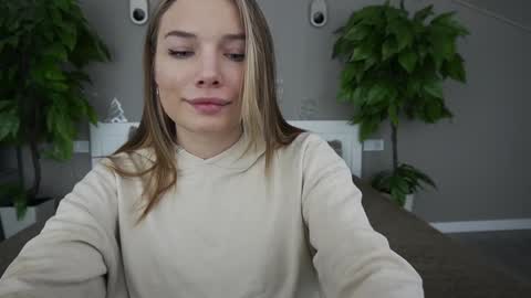 Danielle online show from January 16, 1:58 pm