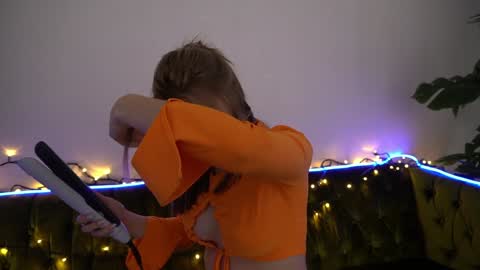 Danielle online show from December 9, 6:46 pm