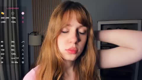 Snapshot of icyhoneybite chatting on October 18, 9:34 am Jane online show from October 18, 9:34 am