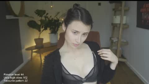 Snapshot of ifyouleave chatting on October 16, 10:51 am Belle online show from October 16, 10:51 am