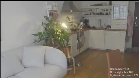 Snapshot of ifyouleave chatting on September 23, 11:19 am Belle online show from September 23, 11:19 am