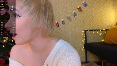 Emmy  help me reach 100 thumbs up online show from December 26, 6:22 pm