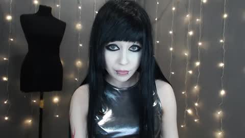 iiiiiiis online show from April 9, 7:52 pm