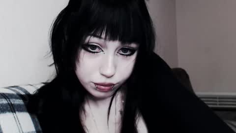 iiiiiiis online show from October 17, 10:57 pm