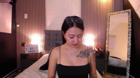 Snapshot of iisabella_smith_ chatting on December 9, 1:34 pm Isa online show from December 9, 1:34 pm
