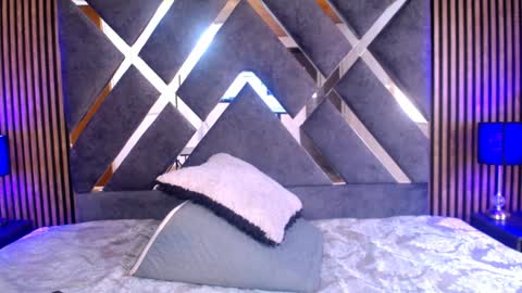 Snapshot of iisabella_smith_ chatting on February 8, 3:42 pm Isa online show from February 8, 3:42 pm