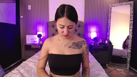 Snapshot of iisabella_smith_ chatting on December 23, 2:28 pm Isa online show from December 23, 2:28 pm