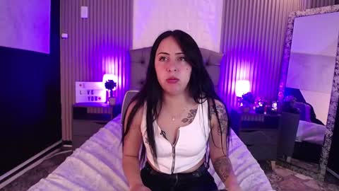 Snapshot of iisabella_smith_ chatting on December 21, 2:26 pm Isa online show from December 21, 2:26 pm