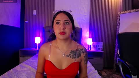 Snapshot of iisabella_smith_ chatting on February 4, 1:06 pm Isa online show from February 4, 1:06 pm