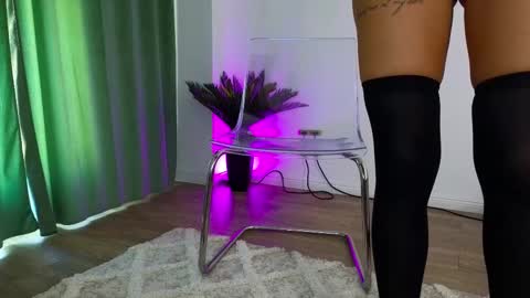 Snapshot of ilikeithaard chatting on September 18, 6:23 am Emma online show from September 18, 6:23 am