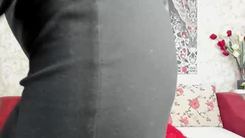 Snapshot of illegalbeauty87 chatting on March 1, 5:27 pm Ingrid or more easier...Miss  GoDDess Mistress online show from March 1, 5:27 pm