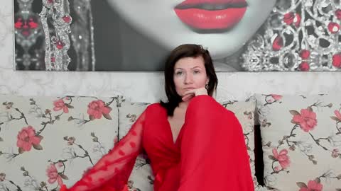 Snapshot of illegalbeauty87 chatting on January 4, 7:45 am Ingrid or more easier...Miss  GoDDess Mistress online show from January 4, 7:45 am